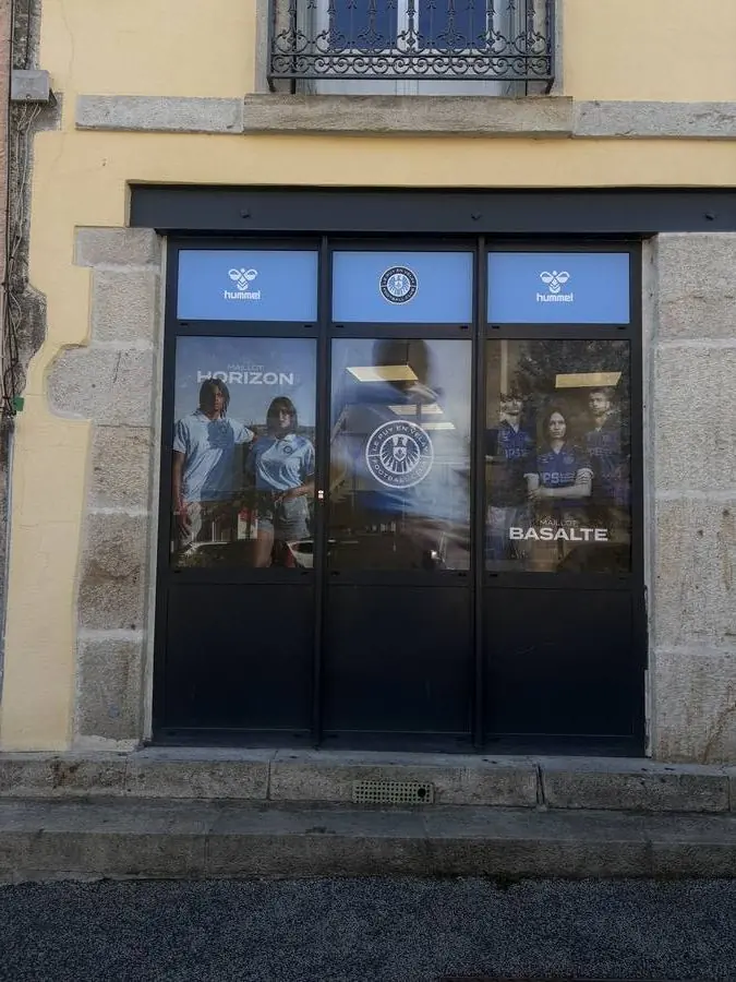 Vitrophanie club — Le Puy-en-Velay Football Club – vitrophanie réalisé par Loire Pub